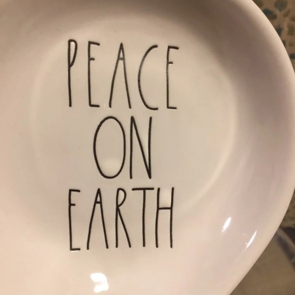 Rae Dunn Spoon Rest PEACE ON EARTH Christmas NWT holiday - Picture 2 of 3